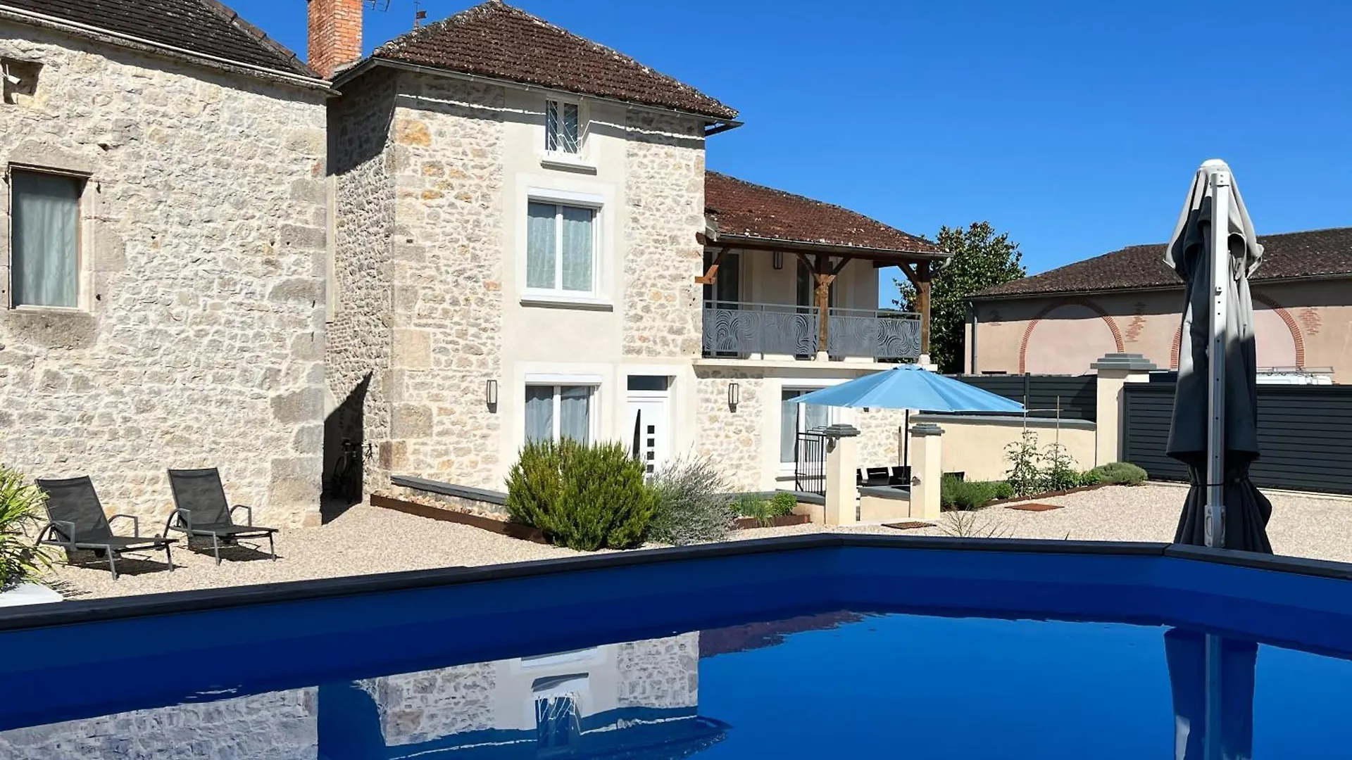 Gite Spacieux 9 Personnes 4 Etoiles, Avec Piscine Caillac